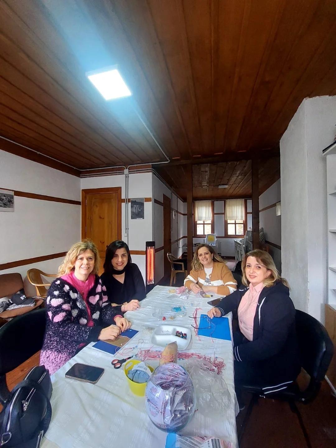 Derneğimiz Takı Tasarım ekibi bu gün uzun bir çalışmadan sonra Marteniçka hazırlıklarını tamamladı.